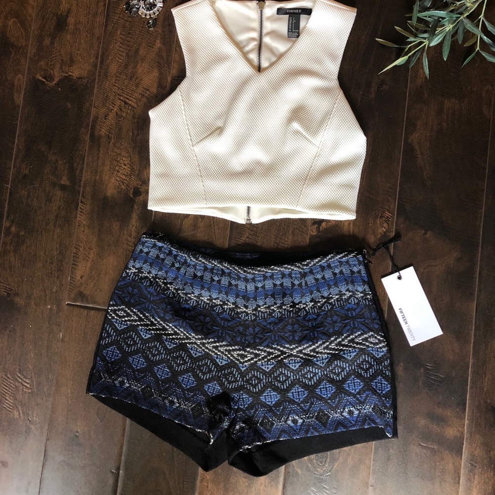 FIFTEEN TWENTY Shorts in XS